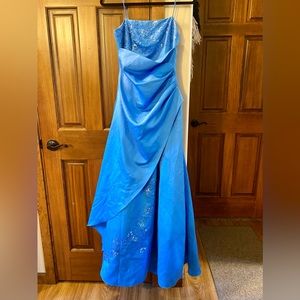 City Triangles Baby blue rhinestone sequin prom dress Cinderella size small 5